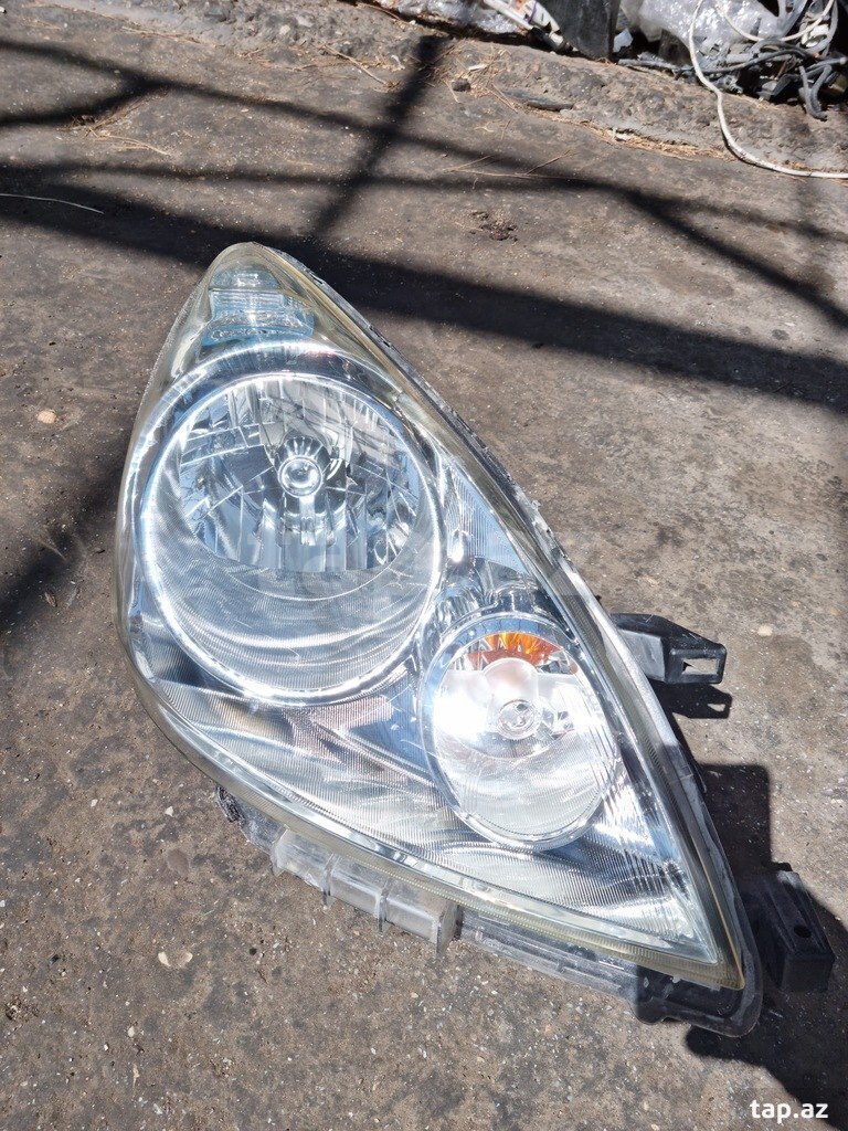 "Nissan Note" ön farası (2)