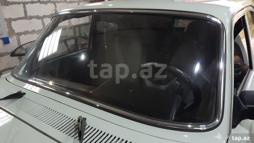 "GAZ Volga" ön şüşəsi (2)
