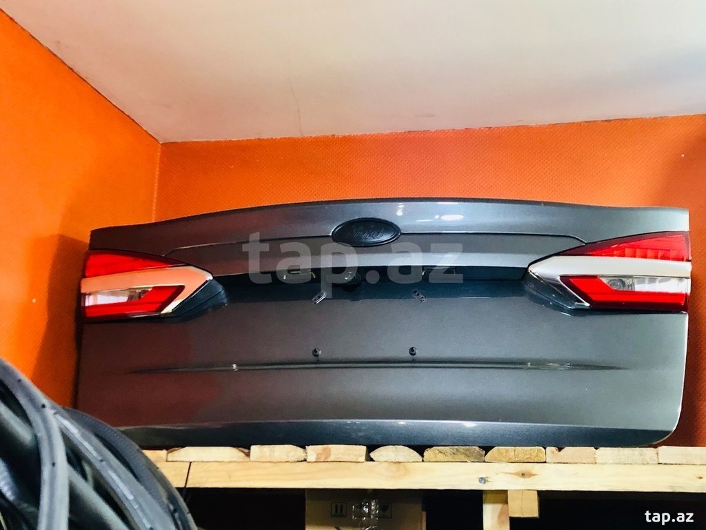 "Ford Fusion 2020" stop işığı