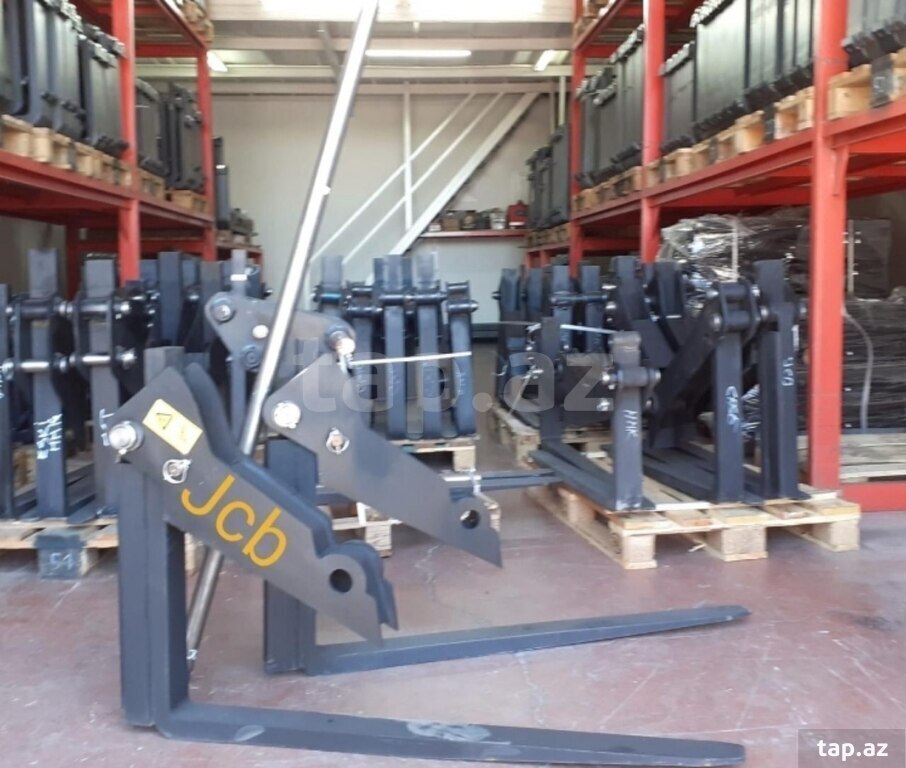 "JCB 3DX" ekskavator-yükləyici çəngəli