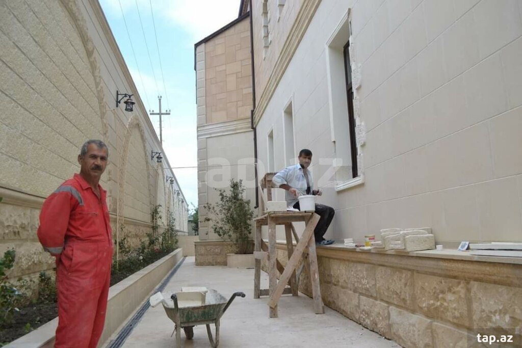 Ağlay daşları və ustası