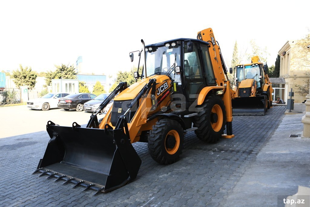JCB 3cx, 2025 il (4)