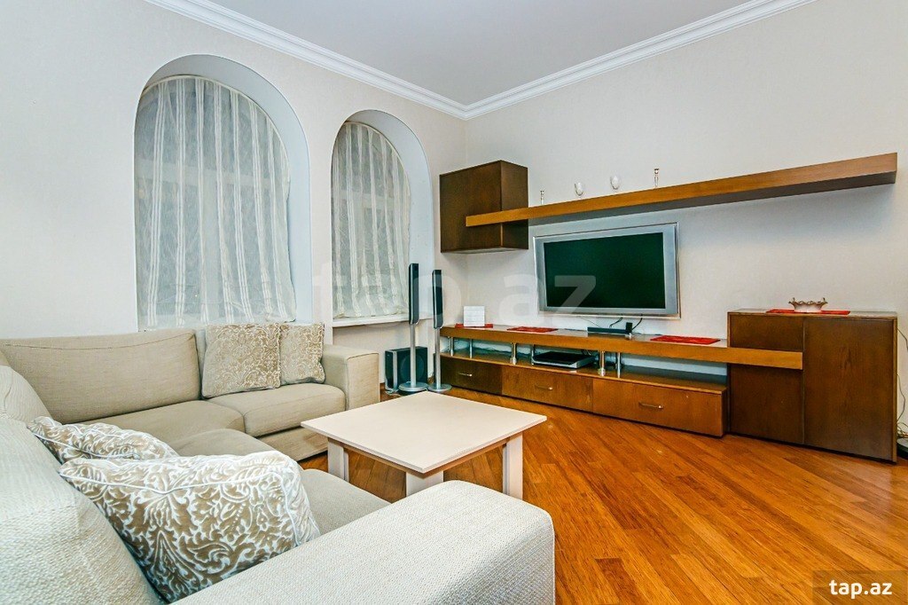 2-otaqlı mənzil kirayə verilir, Sahil m., 80 m²