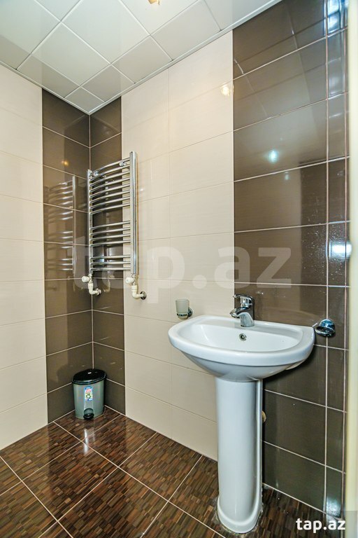 3-otaqlı yeni tikili kirayə verilir, Rəşid Behbudov küç., 140 m² (32)