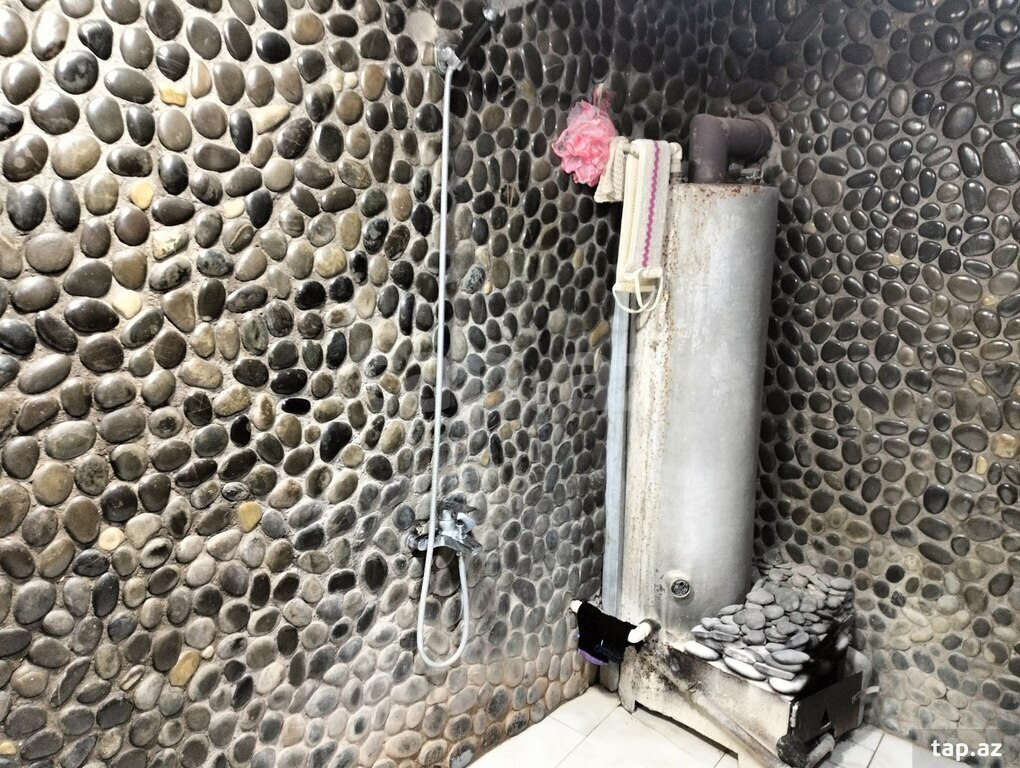 Həyət evi, Hökməli qəs.