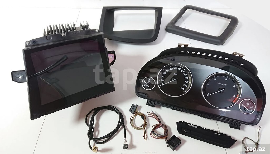 "BMW F10" monitoru