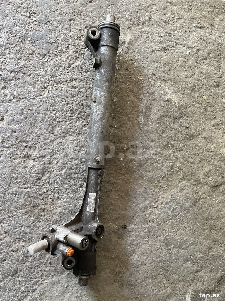 "Maserati Quattroporte" sükan hissəsi