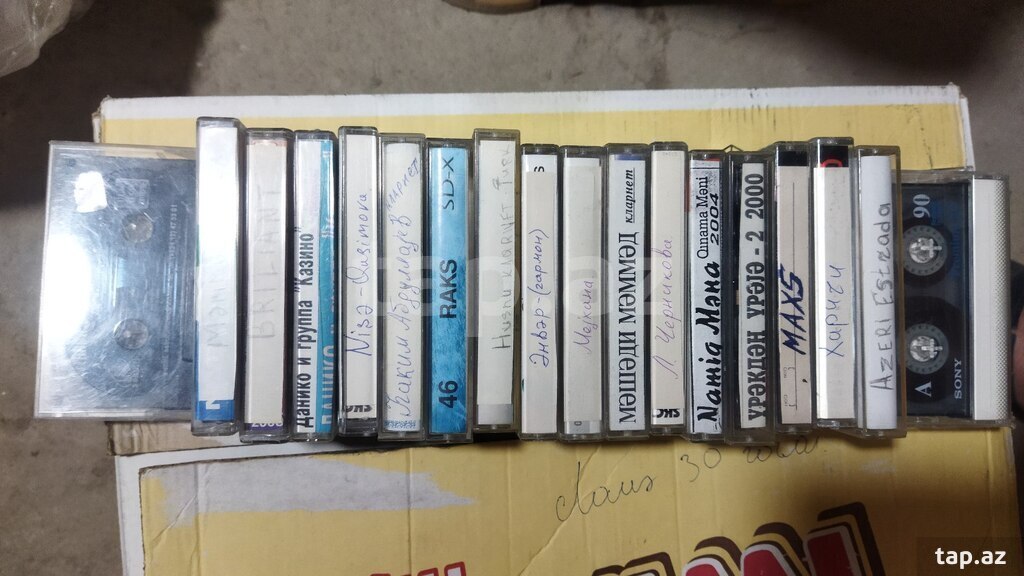 Audio videokaset  (9)
