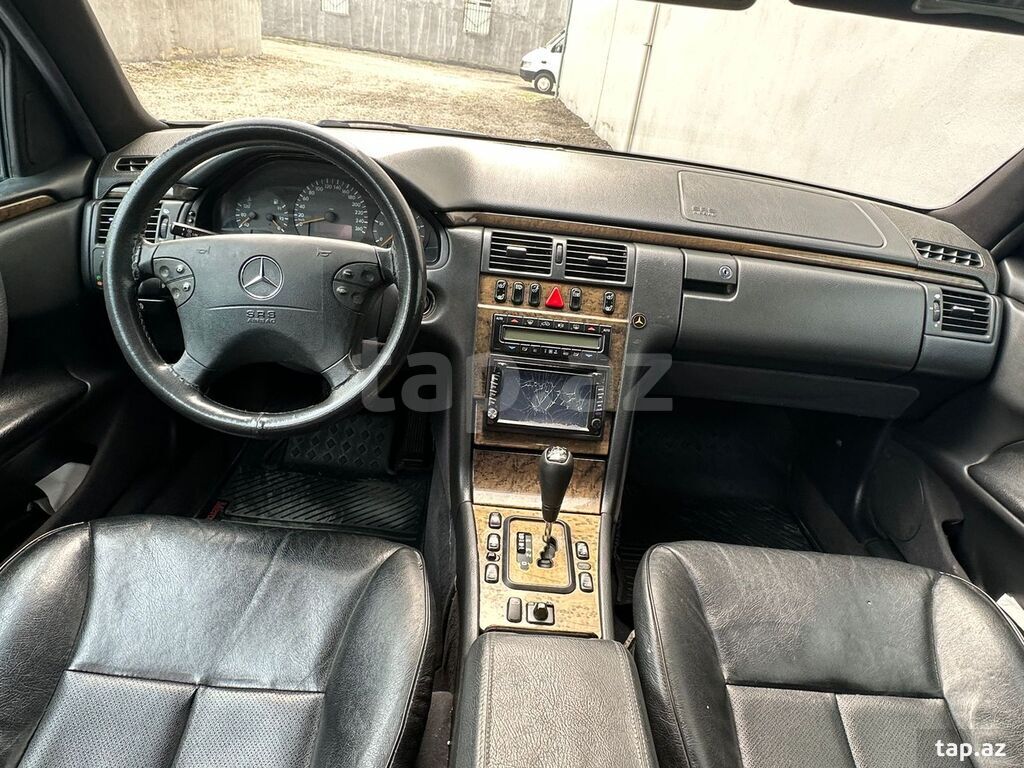 Mercedes E 320, 2000 il (3)