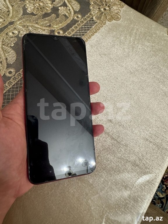 Realme C3 Blazing Red 64GB/3GB (2)