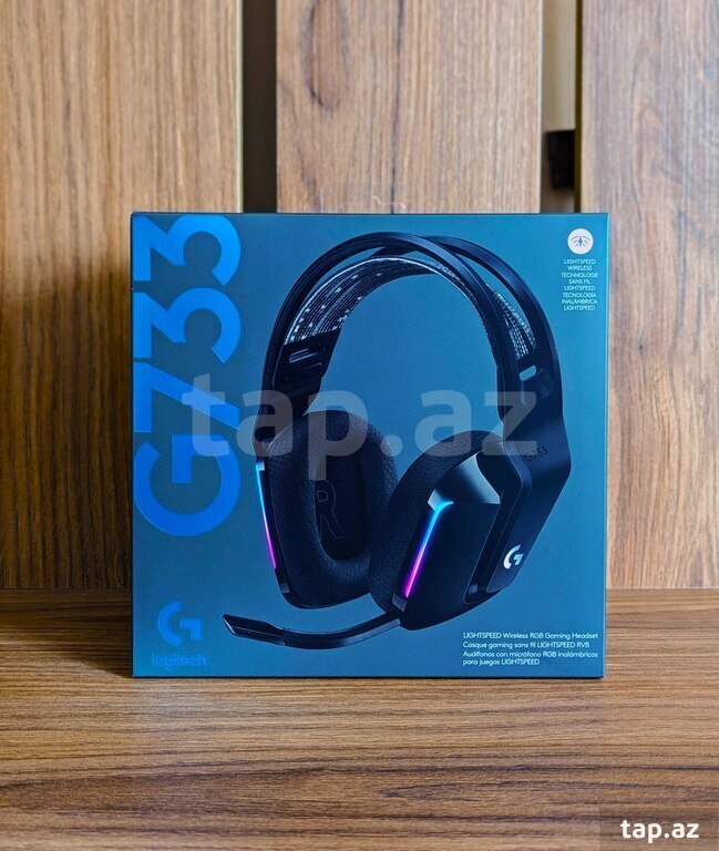 Logitech G733 Lightspeed Wireless Gaming Headset (2)