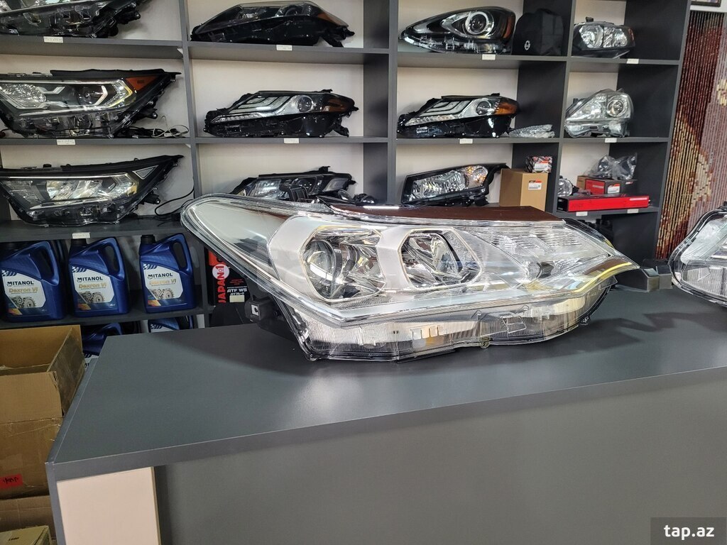 "Toyota Fielder 2015-2020" ön faraları (2)