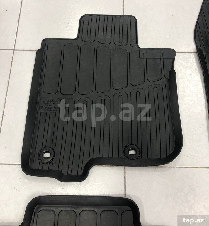 "Toyota Prado 2023" ayaqaltıları