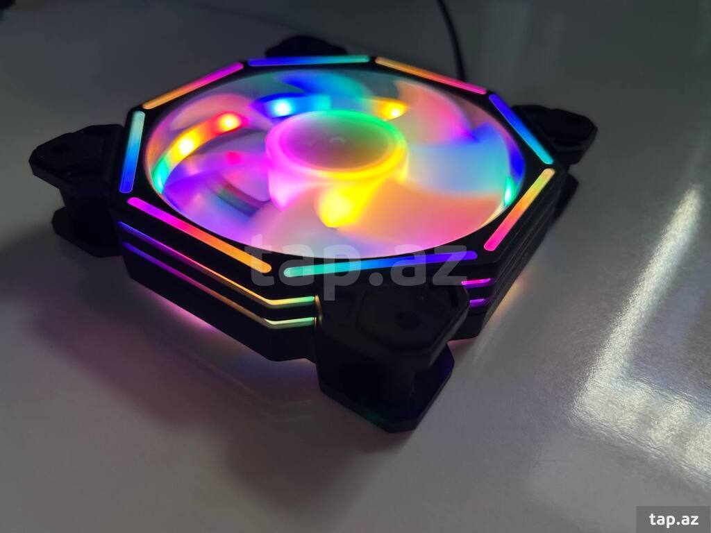 Titan Sunlight RGB Molex Fan (Black) (3)