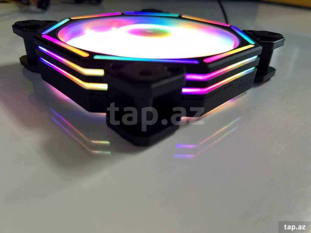Titan Sunlight RGB Molex Fan (Black) (4)