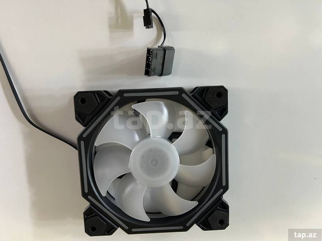 Titan Sunlight RGB Molex Fan (Black) (5)