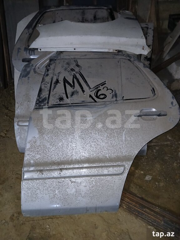"Mercedes Ml 320" qapısı