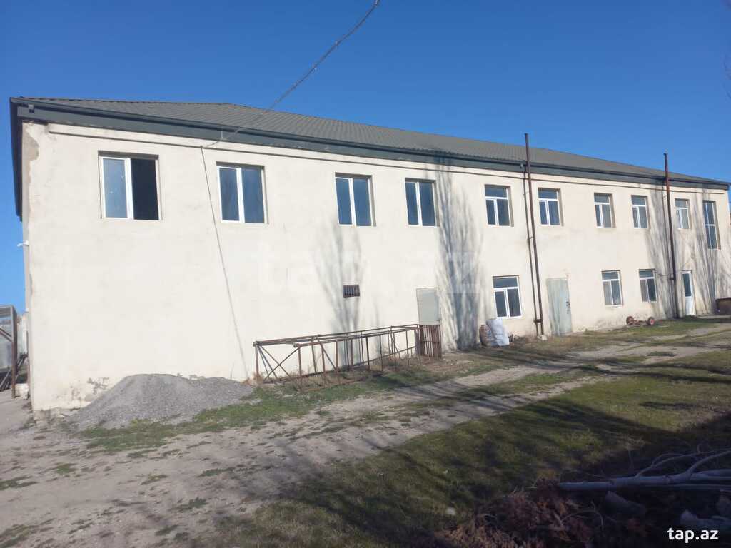 700 sot torpaq sahəsi, Siyəzən r.