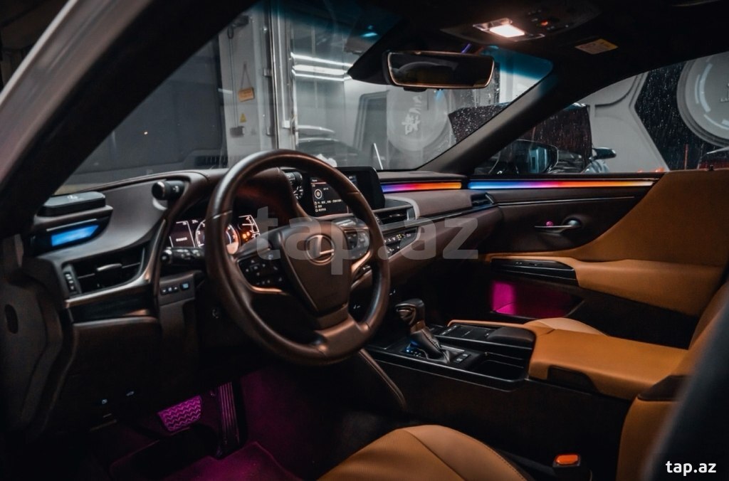 “Lexus Es 2018+” salon işıqları