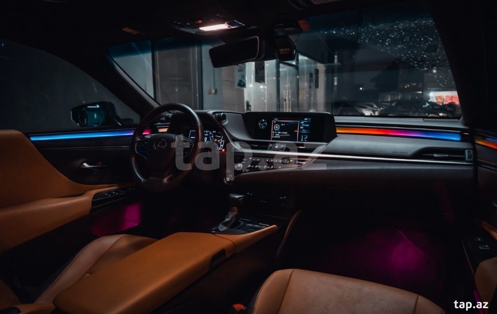 “Lexus Es 2018+” salon işıqları (3)