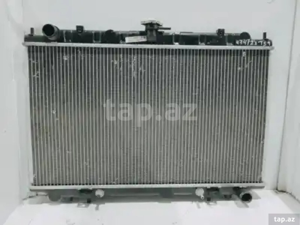 "Nissan Sunny" radiatoru