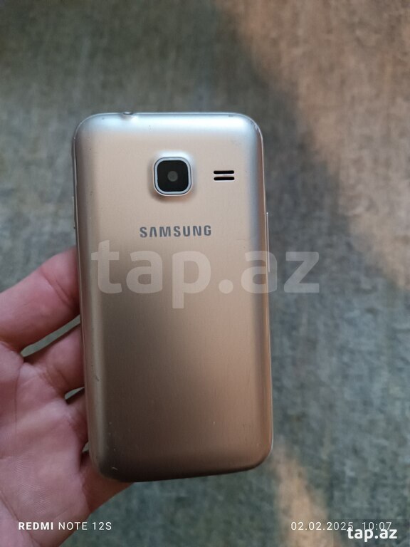 Samsung Galaxy J1 White 4GB (2)