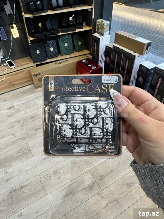 "AirPods pro 2 Dior” case