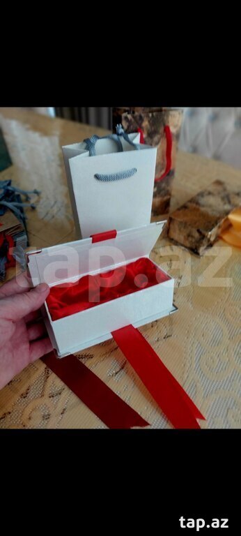 Ətir qabları və qutuları (17)
