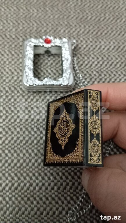 Kiçik ölçüdə miniatür quran kitabı