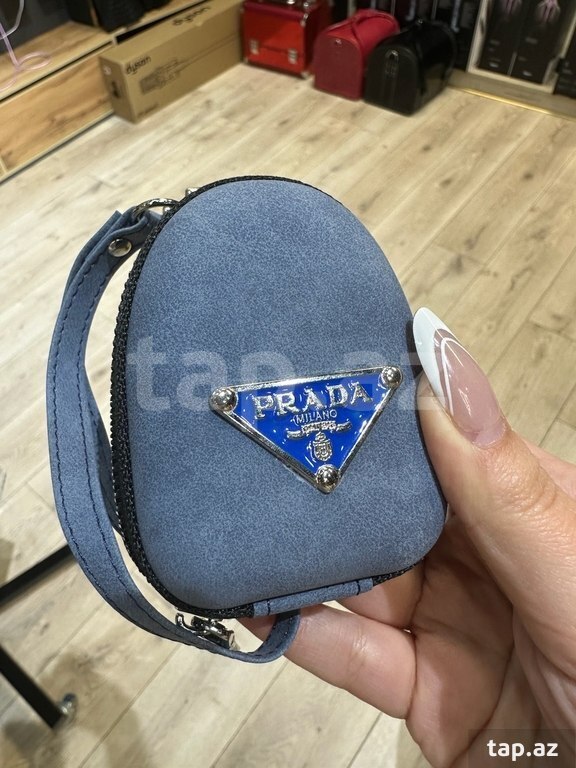 AirPods üçün keys "Göy Prada"