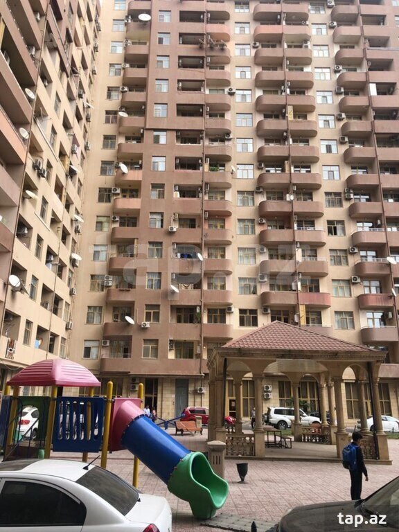 4-otaqlı yeni tikili, D.Əliyeva küç., 197 m²