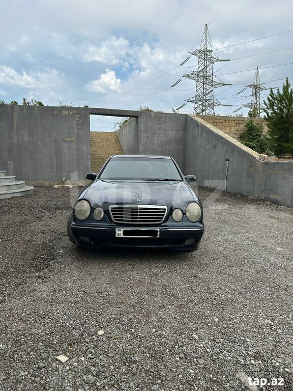 Mercedes E 320, 2000 il