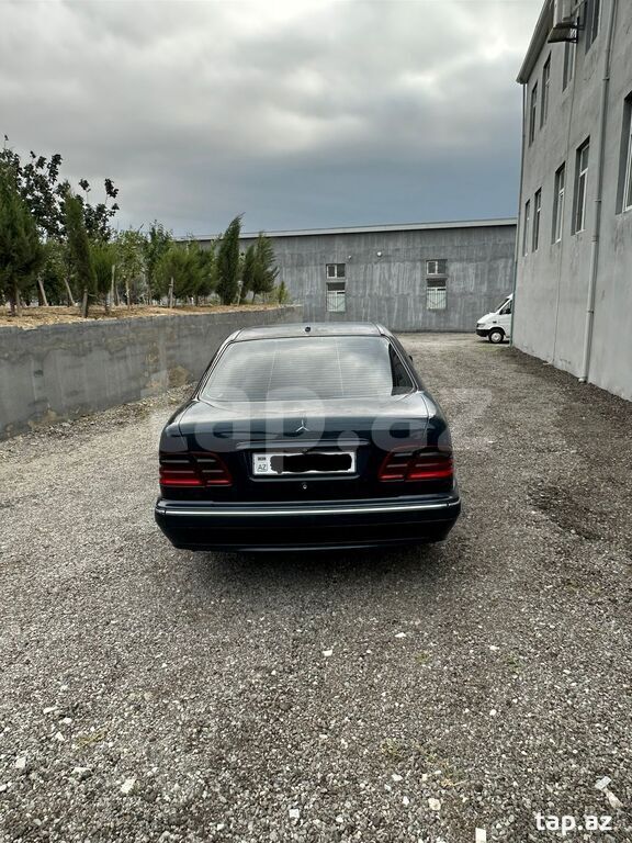 Mercedes E 320, 2000 il (4)