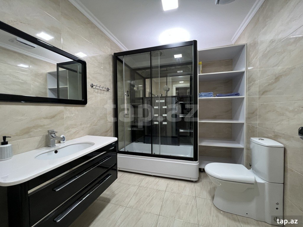Сдается 3-комн. новостройка, пр. Нефтяников., 165 м² (24)