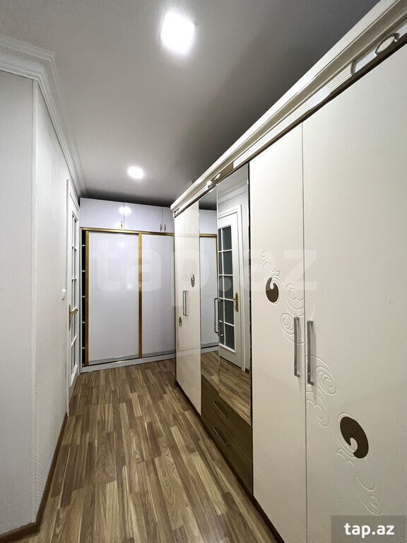 Сдается 3-комн. новостройка, пр. Нефтяников., 165 м² (23)