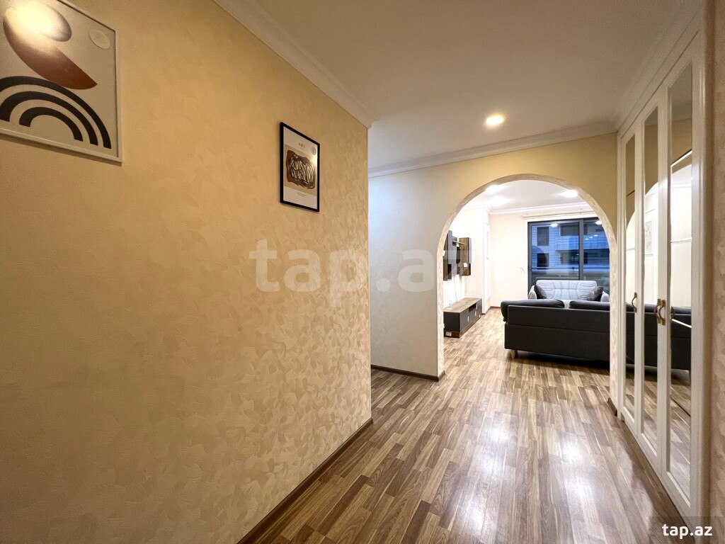 Сдается 3-комн. новостройка, пр. Нефтяников., 165 м² (11)