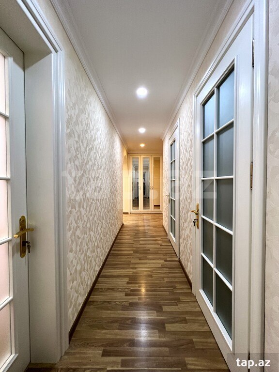 Сдается 3-комн. новостройка, пр. Нефтяников., 165 м² (19)