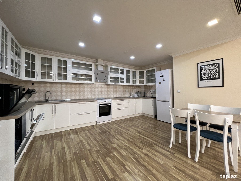 Сдается 3-комн. новостройка, пр. Нефтяников., 165 м² (7)