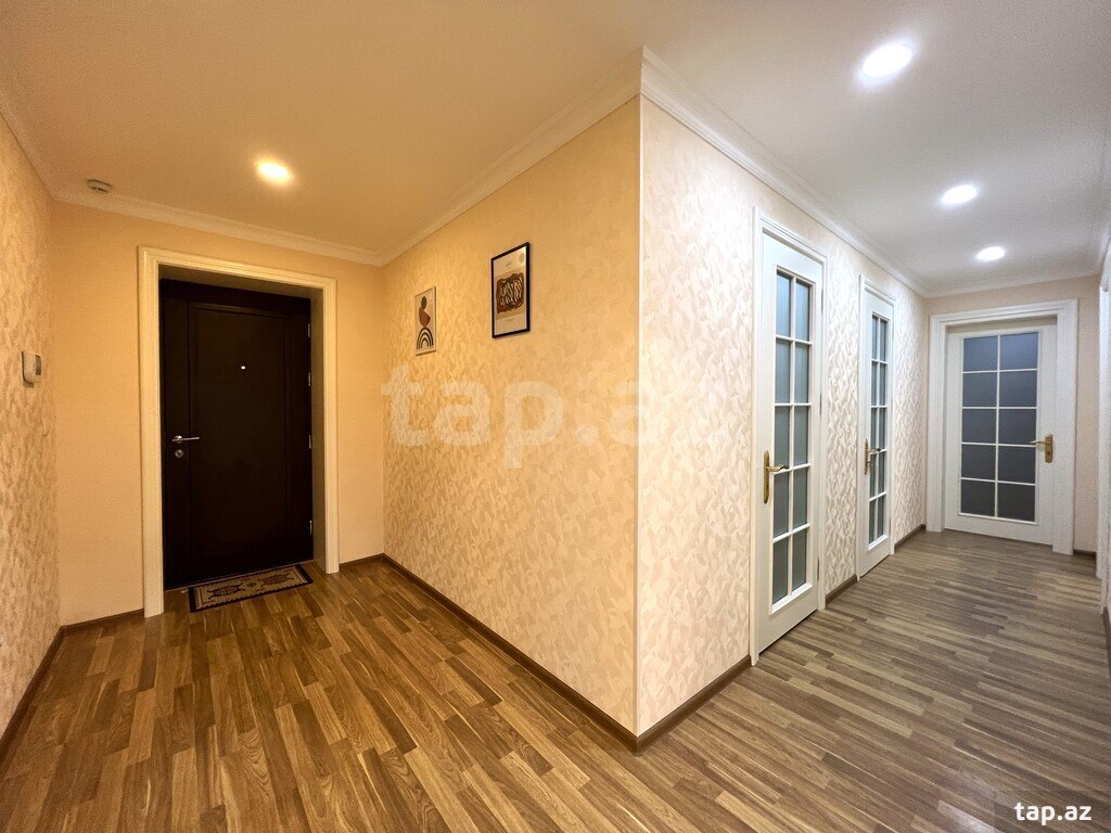 Сдается 3-комн. новостройка, пр. Нефтяников., 165 м² (13)