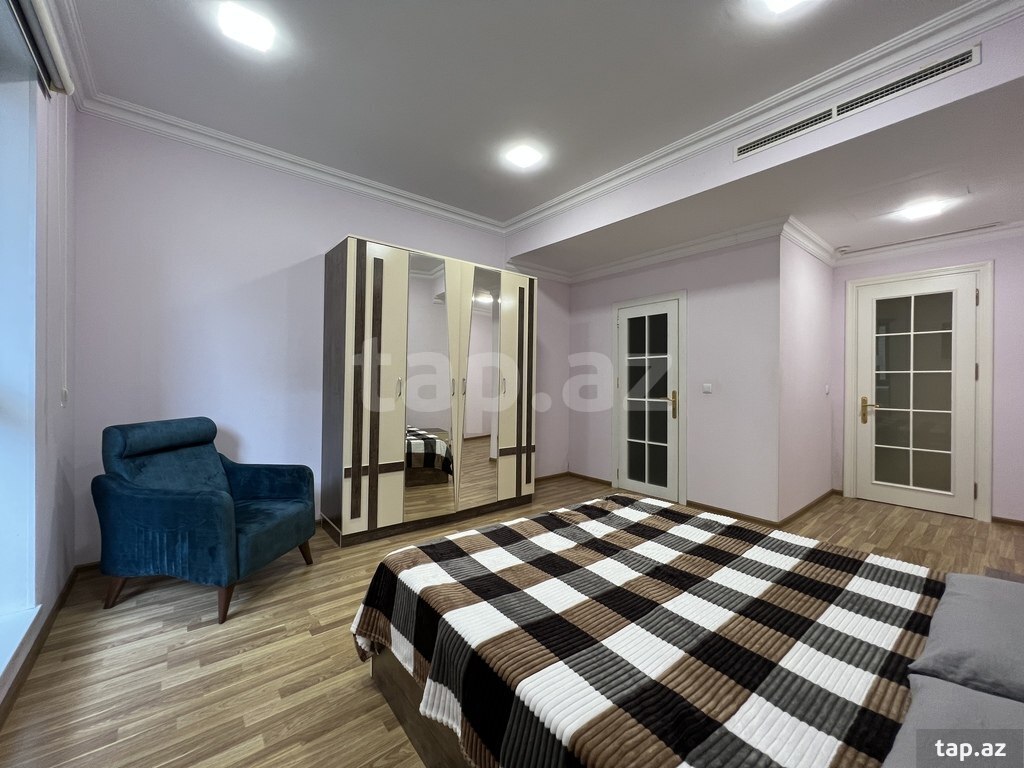 Сдается 3-комн. новостройка, пр. Нефтяников., 165 м² (17)
