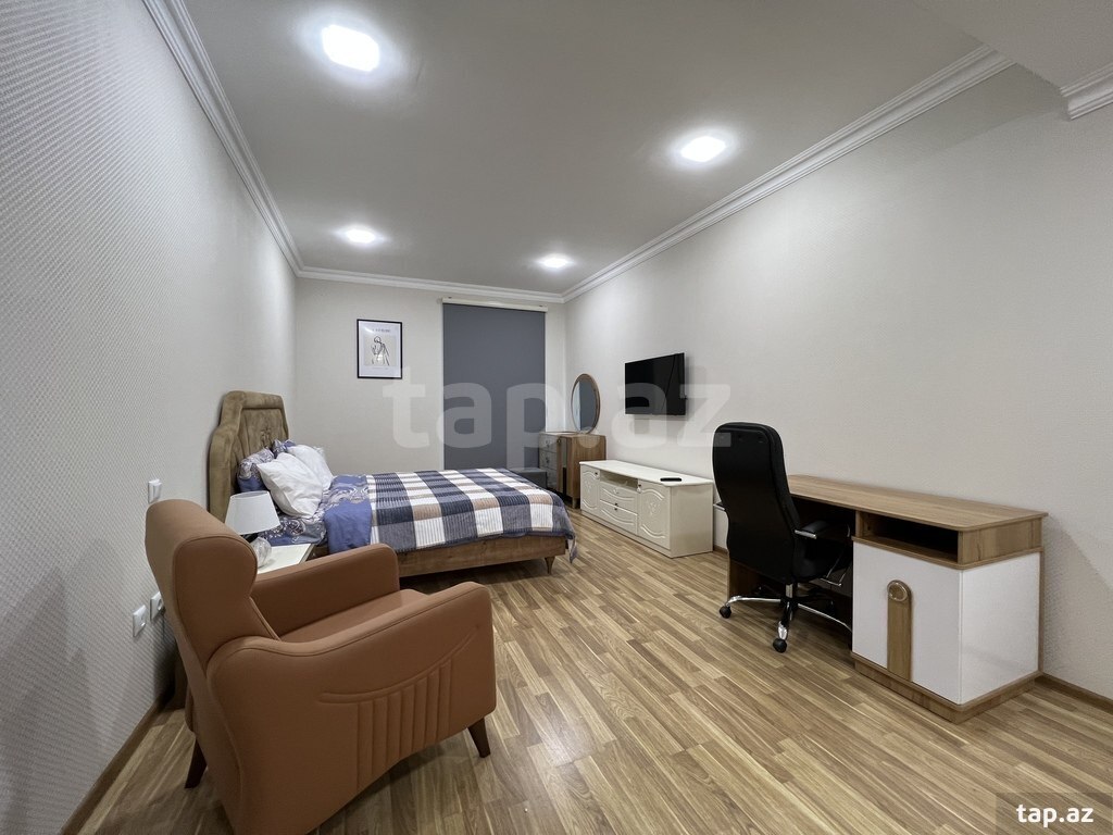 Сдается 3-комн. новостройка, пр. Нефтяников., 165 м² (21)