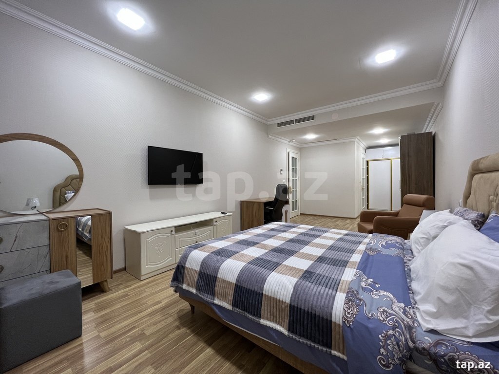 Сдается 3-комн. новостройка, пр. Нефтяников., 165 м² (22)