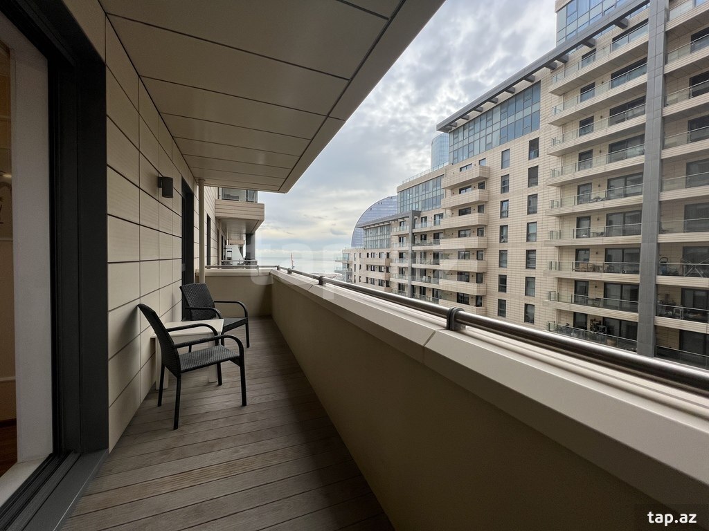 Сдается 3-комн. новостройка, пр. Нефтяников., 165 м² (25)