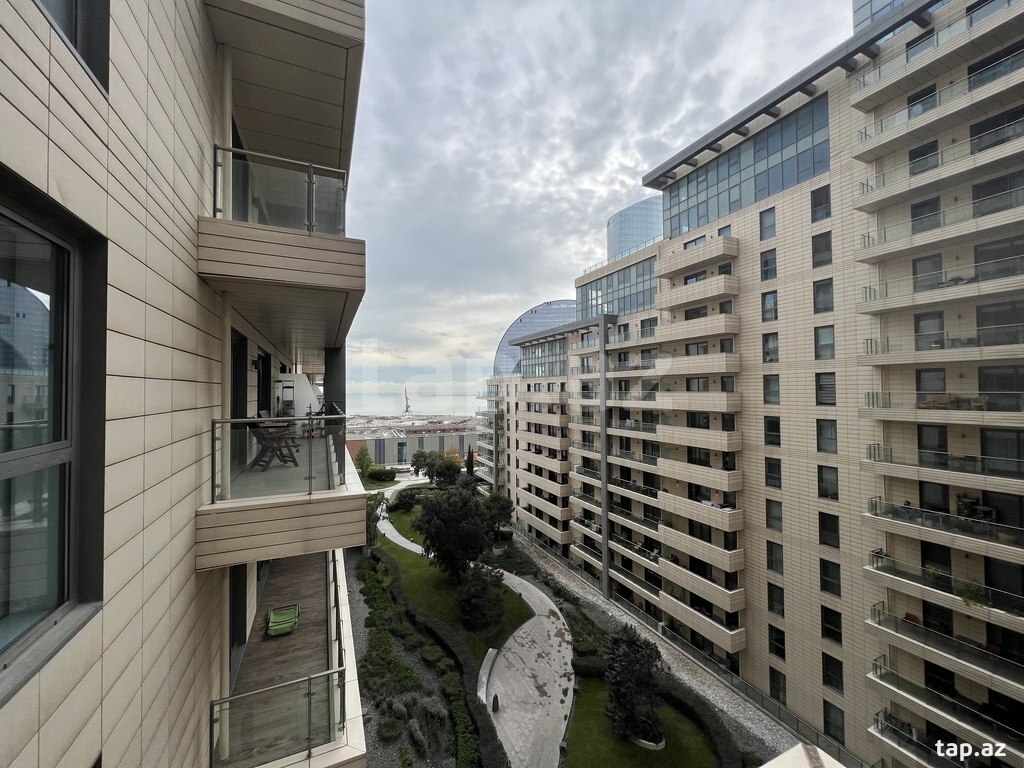 Сдается 3-комн. новостройка, пр. Нефтяников., 165 м² (26)