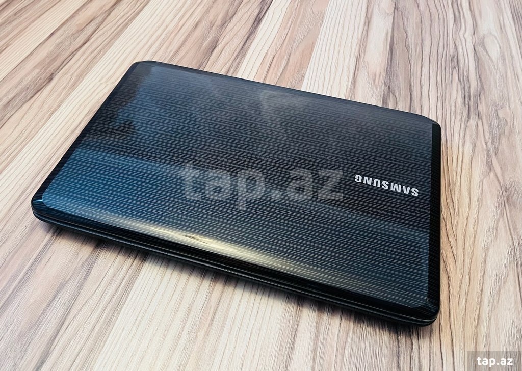 Samsung NP-R525 (4)