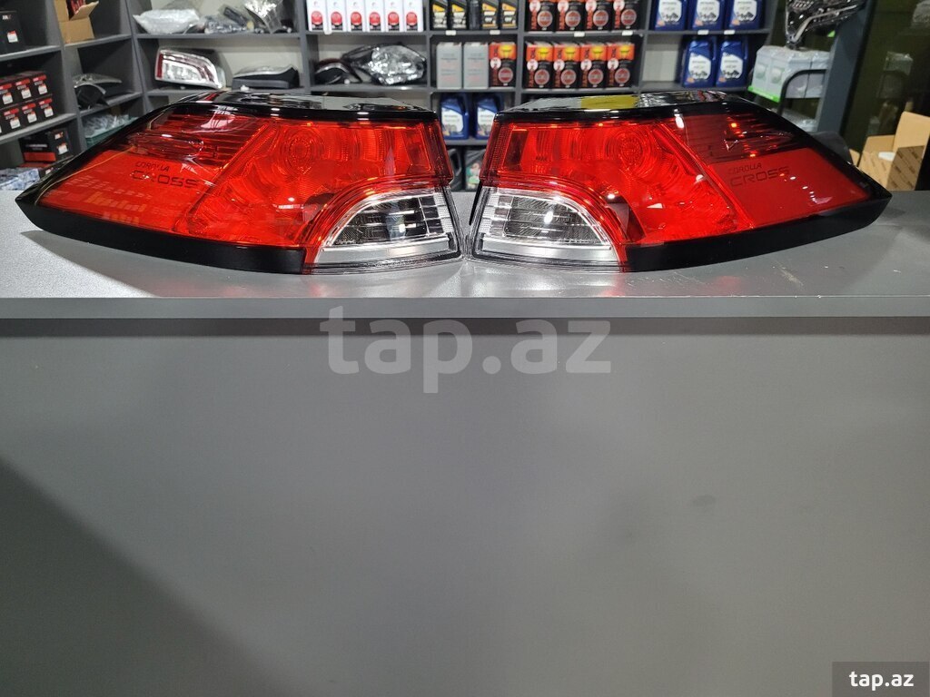 "Toyota Corolla Cross" stop işıqları (2)