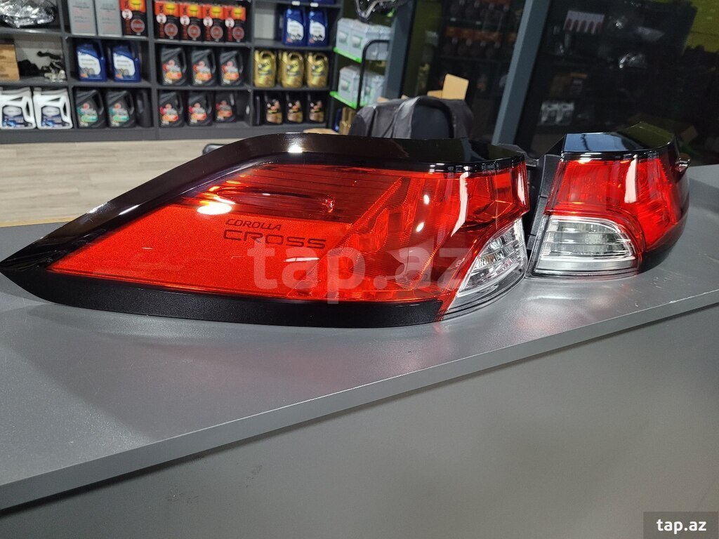 "Toyota Corolla Cross" stop işıqları (4)