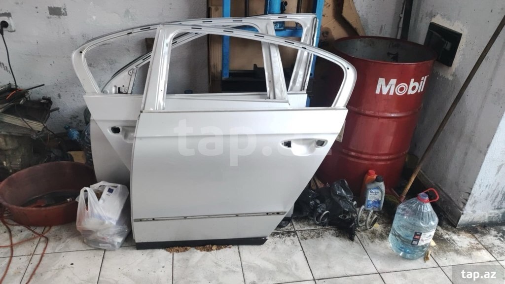 "Volkswagen Passat B6 2005-2010" qapıları
