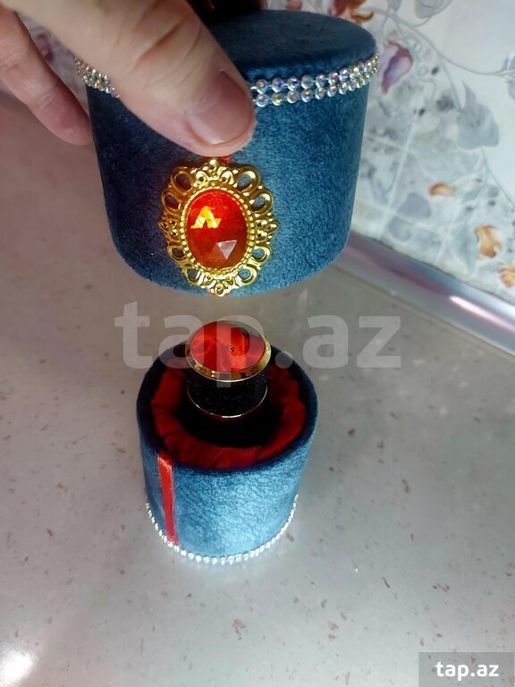 Ətir qabları və qutuları (24)