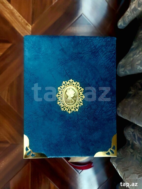 Ətir qabları və qutuları (26)